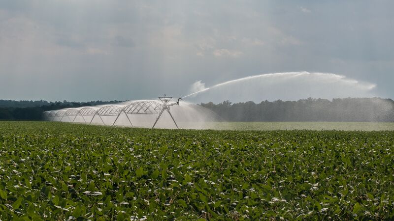 Fichier:Irrigation Rampe en action Soya VA USDA.jpg