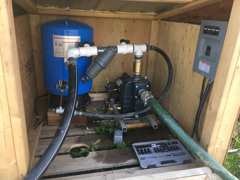 Fichier:Irrigation Réservoir à pression Pompe aspiration Carottés GJutras 2019.jpg